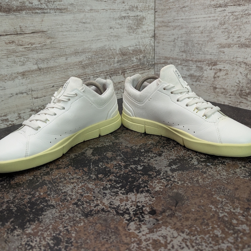 Womens On The Roger Athletic Shoes Sz 8.5 White Leather Used  - Picture 5 of 11